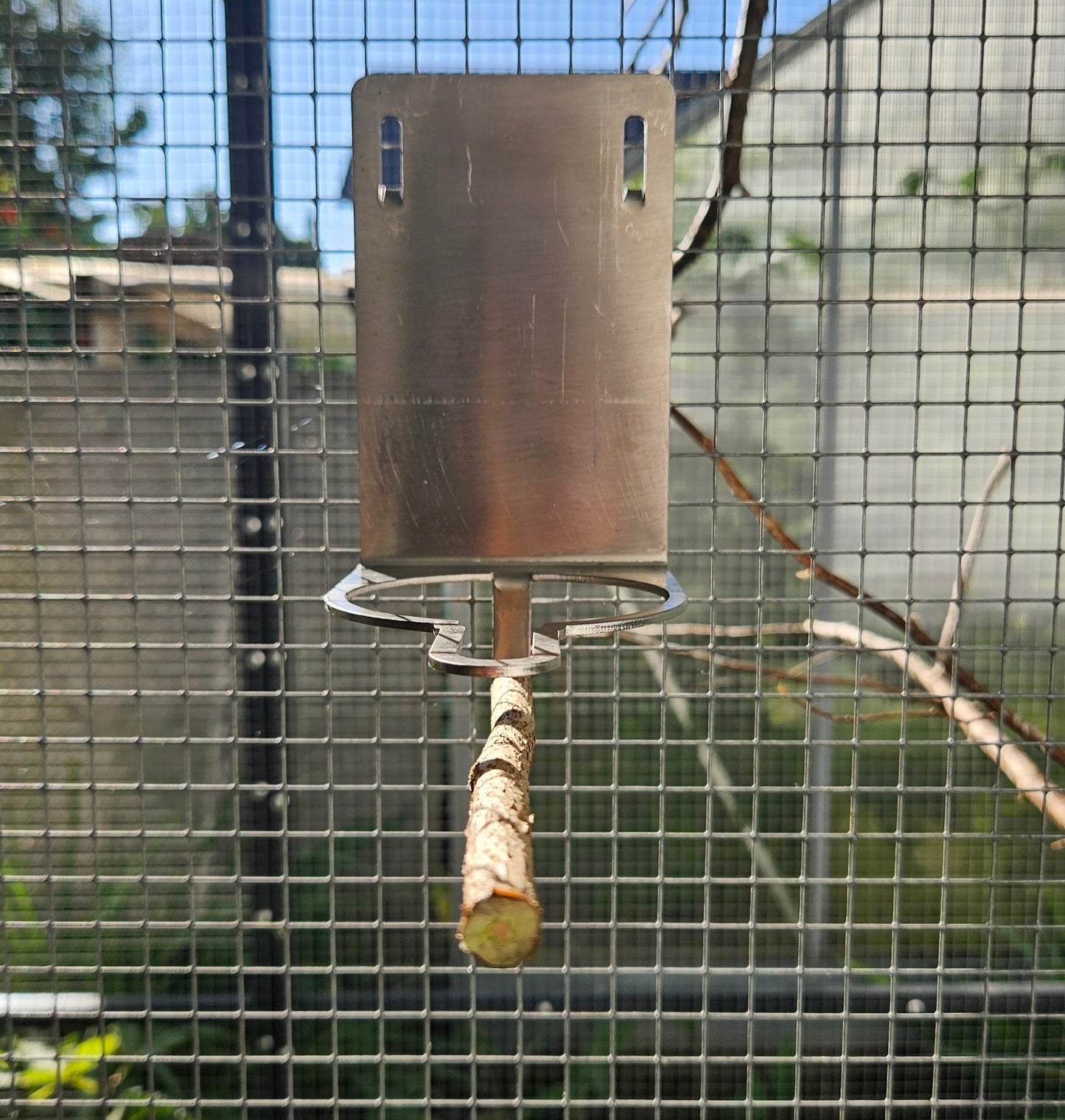 Tränkenhalter aus Edelstahl mit 400ml Vogeltränke