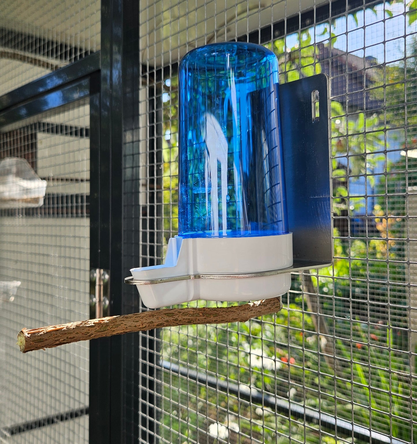 Tränkenhalter aus Edelstahl mit 400ml Vogeltränke